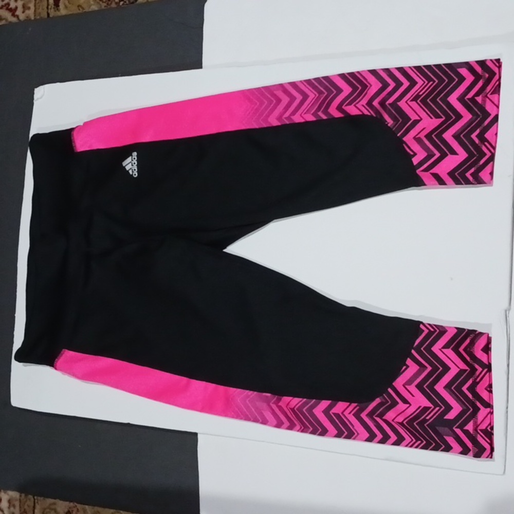 Final $5 Ladies "Adidis Climalite Capris Athletic leggins. Sz. M Black / Pink.